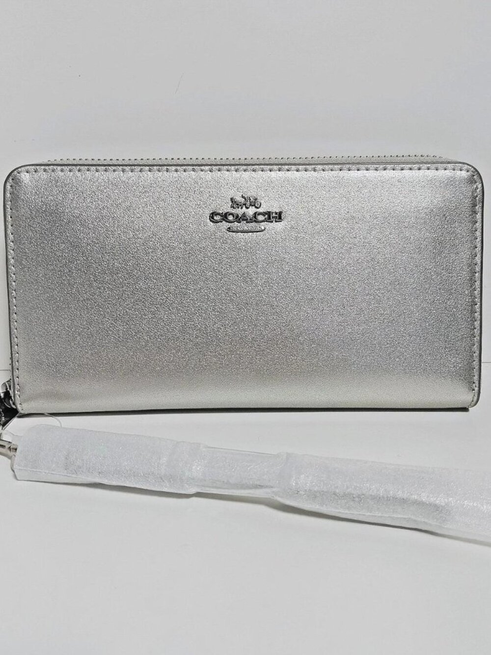 Coach Light Silver Leather Zip Around Credit Card Wallet Wristlet CY238